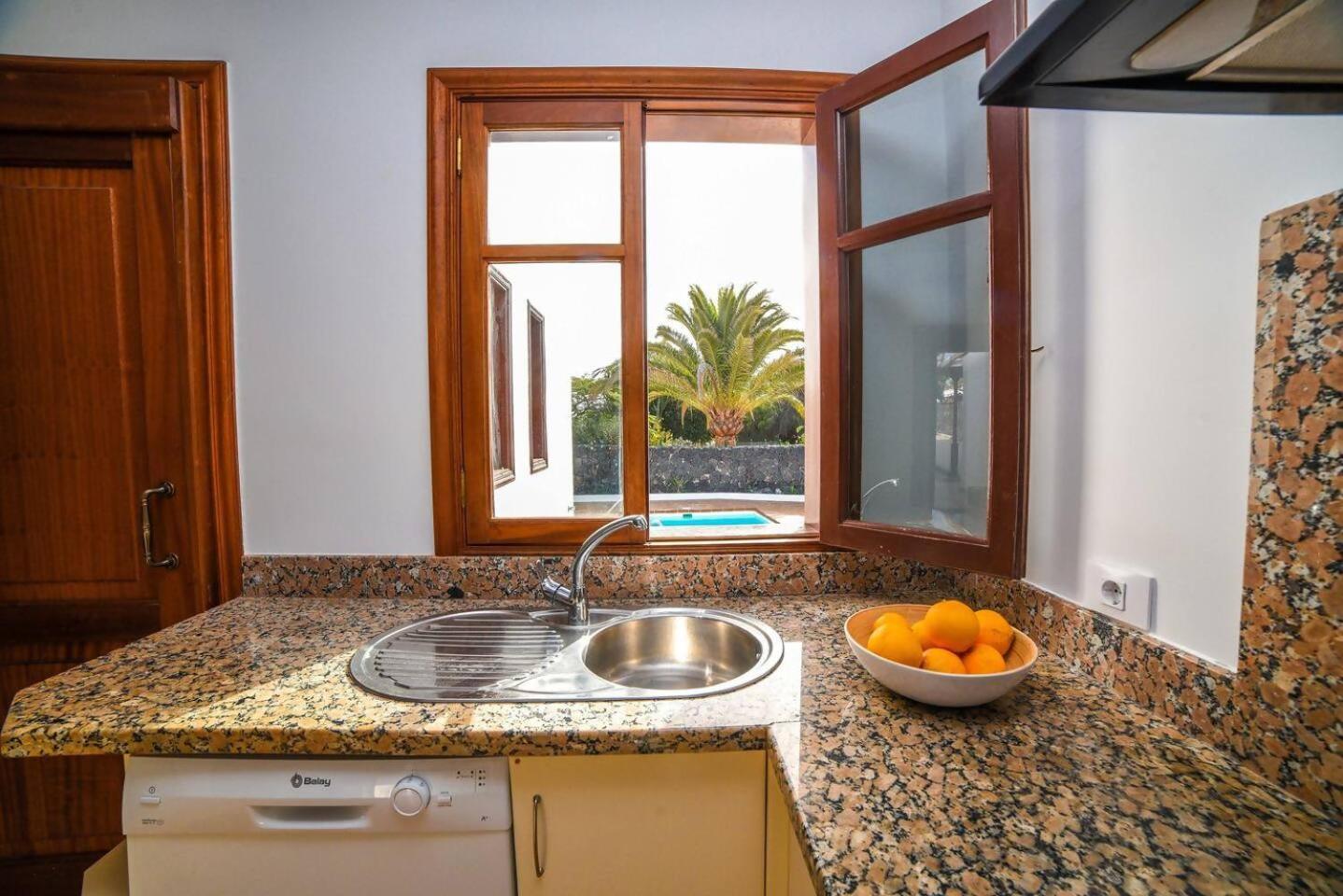 Agradable Y Familiar Con Piscina Casa Inima Villa Playa Blanca  Buitenkant foto